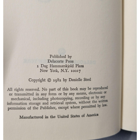 Vintage Crossings Danielle Steel 1982 Hardcover Delacorte Press Made in USA DJ - Picture 3 of 15